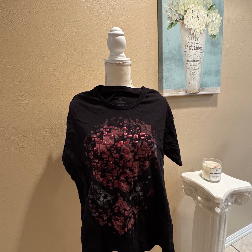Women's Black and Red Graphic Tee